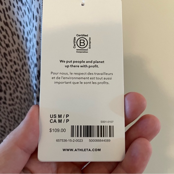 *NWT* Athleta Women’s Salutation Stash 7/8 tight in Shanti Animal Purple size MP - Picture 7 of 7